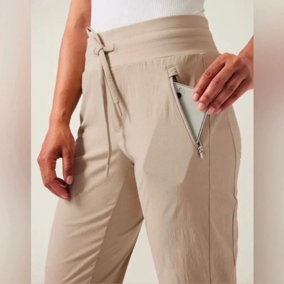 Athleta Women's Size 16 Trekkie North Jogger High Rise Pull On Pants Hiking - Picture 3 of 14